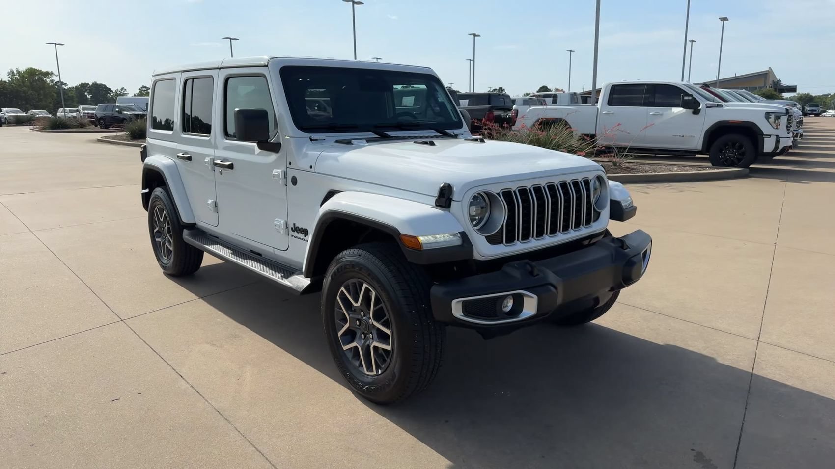 Used 2026 Jeep Wrangler Unlimited Sahara AWD/4WD image 3