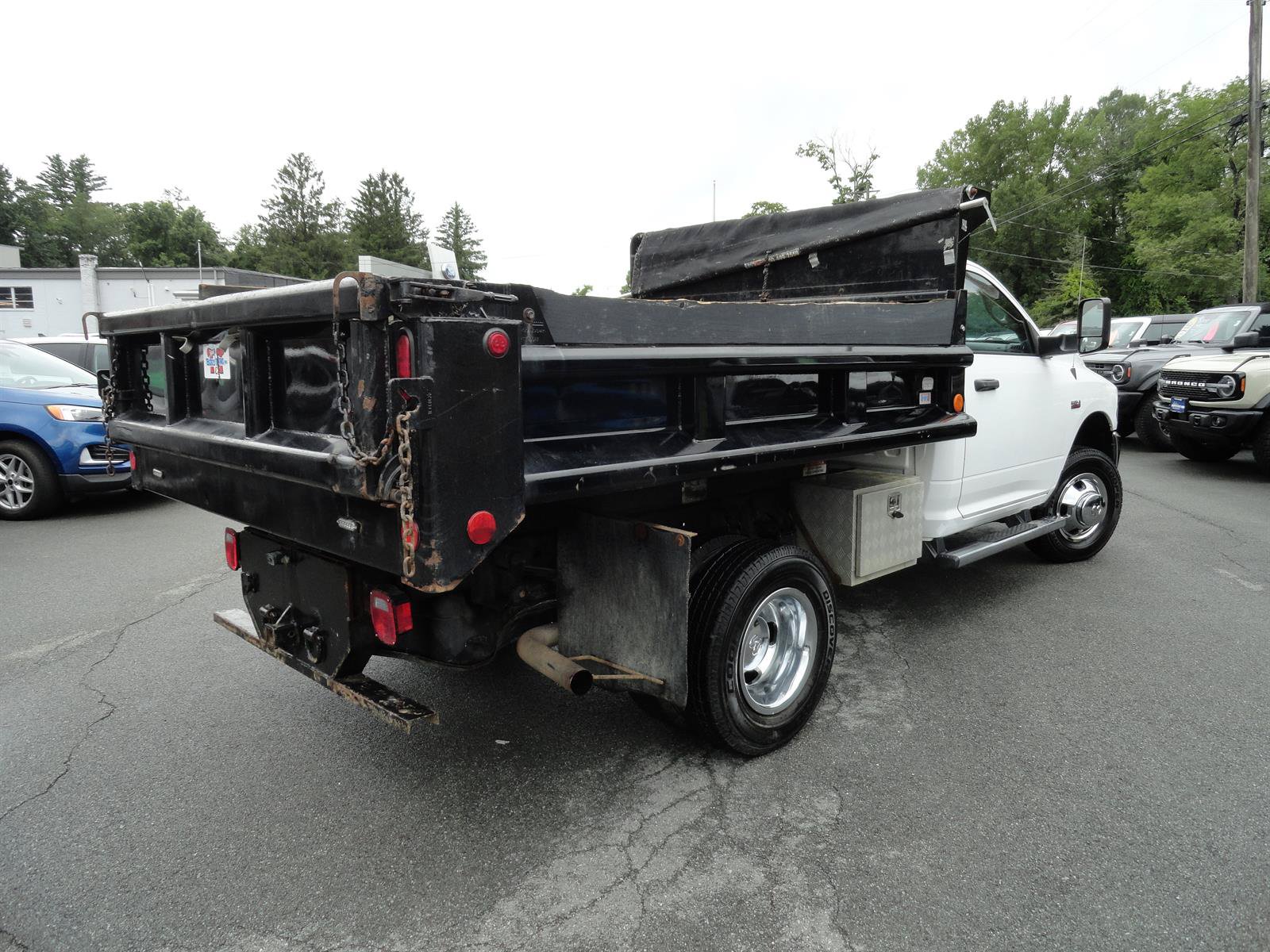Used 2018 RAM 3500 Tradesman w/ Chrome Appearance Group AWD/4WD image 5