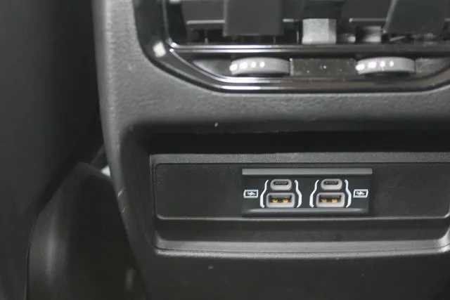 Used 2023 Jeep Grand Cherokee Laredo image 21