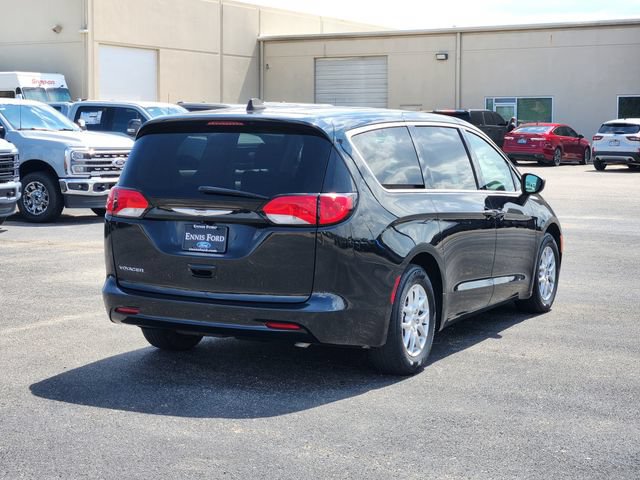 Used 2023 Chrysler Voyager LX FWD image 4