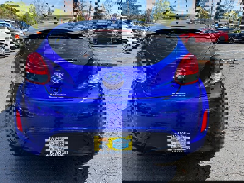Used 2012 Hyundai Veloster image 3