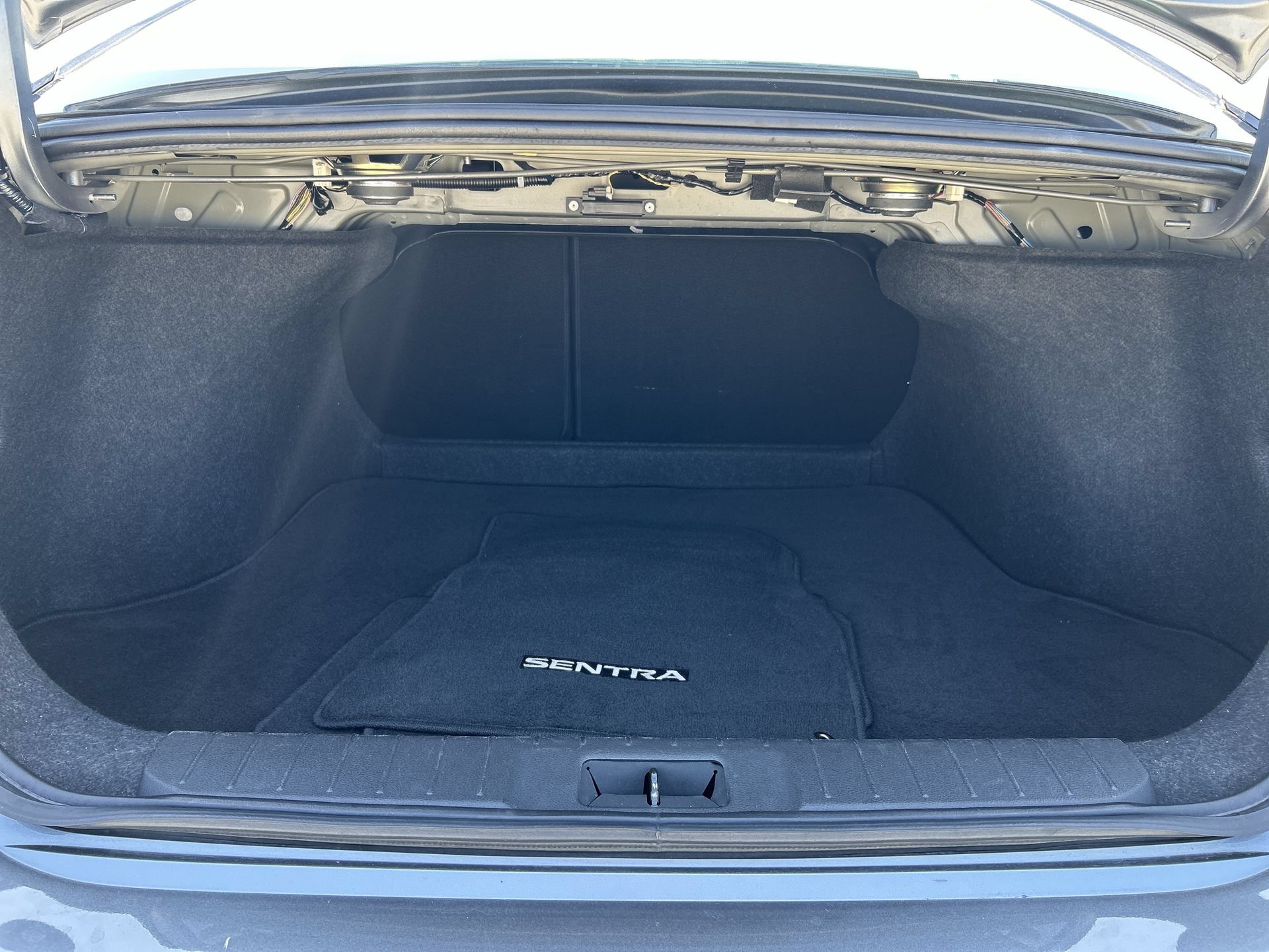 Used 2024 Nissan Sentra SV FWD image 20