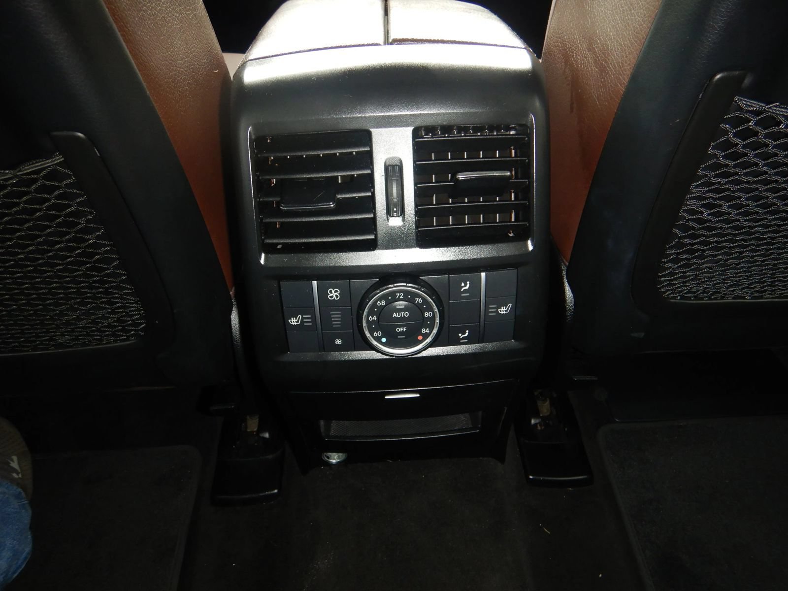 Used 2015 Mercedes-Benz GL 550 4MATIC image 23