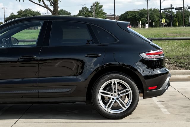 Used 2025 Porsche Macan AWD/4WD image 15