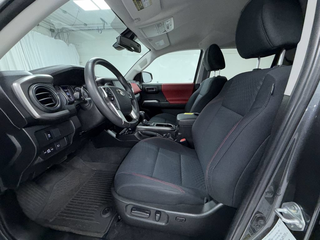 Certified 2023 Toyota Tacoma SR5 AWD/4WD image 5
