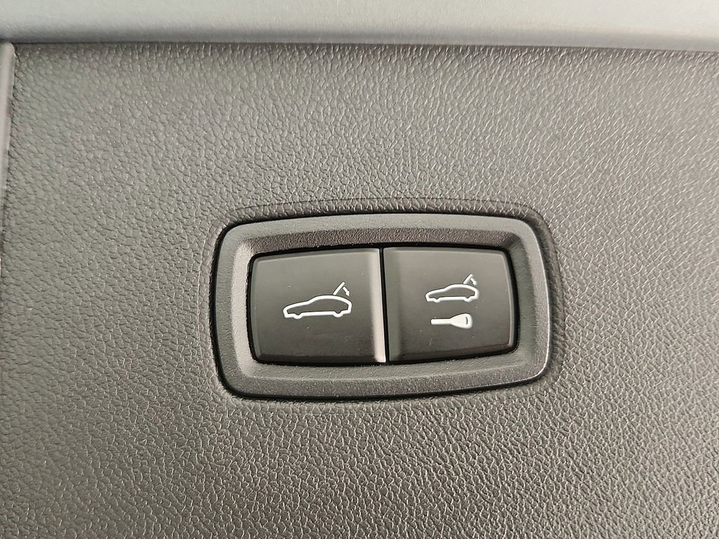 Used 2025 Porsche Cayenne image 30