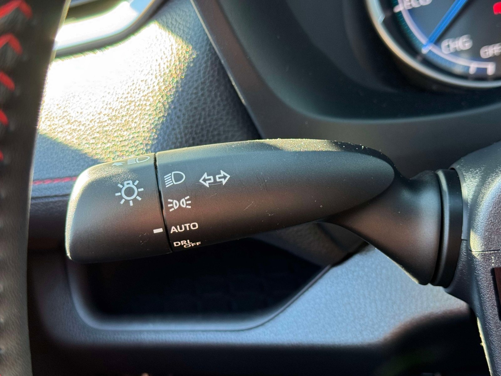 Used 2024 Toyota RAV4 SE w/ Weather & Moonroof Package image 22