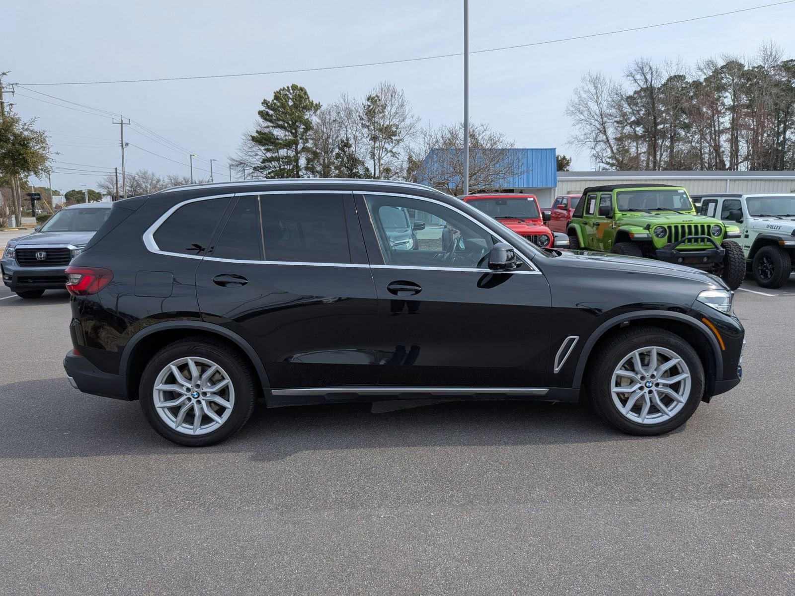 Used 2022 BMW X5 xDrive40i w/ Premium Package image 2