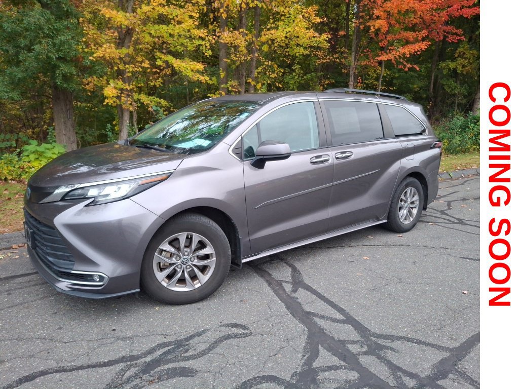 Used 2022 Toyota Sienna XLE