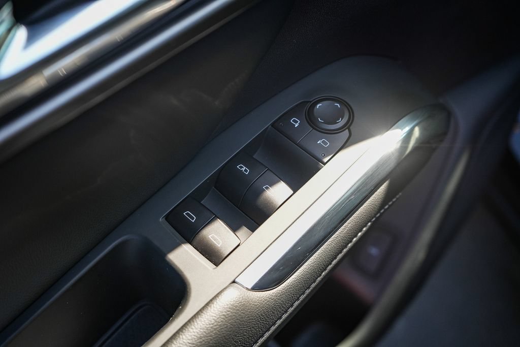 Used 2026 Chevrolet Traverse LT FWD image 18