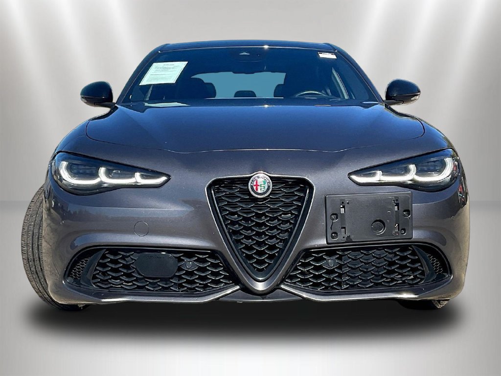 Used 2024 Alfa Romeo Giulia Veloce AWD/4WD image 2