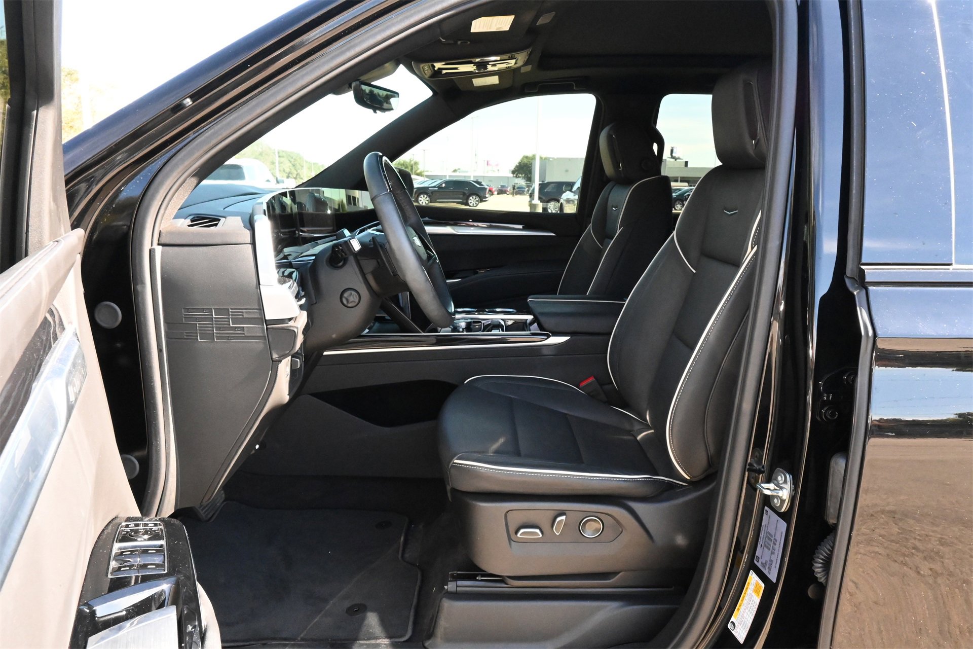 Certified 2025 Cadillac Escalade Sport w/ LPO, Floor Liner Package image 18