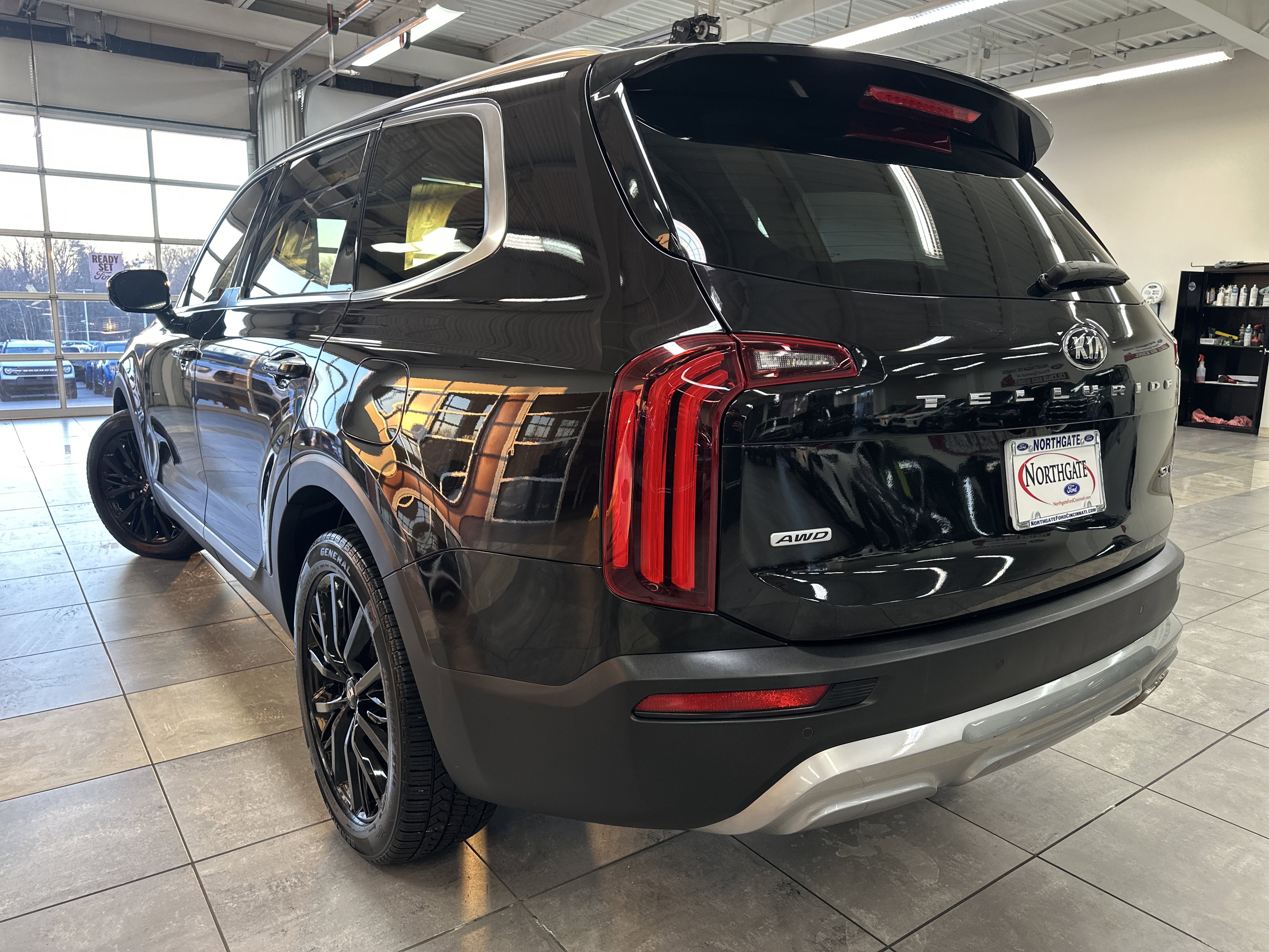 Used 2020 Kia Telluride SX w/ SX Prestige Package image 16