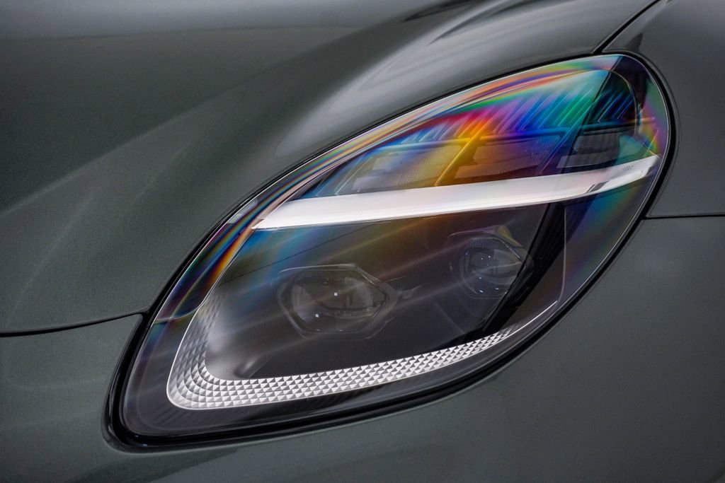 Used 2025 Aston Martin V8 Vantage Coupe RWD image 6