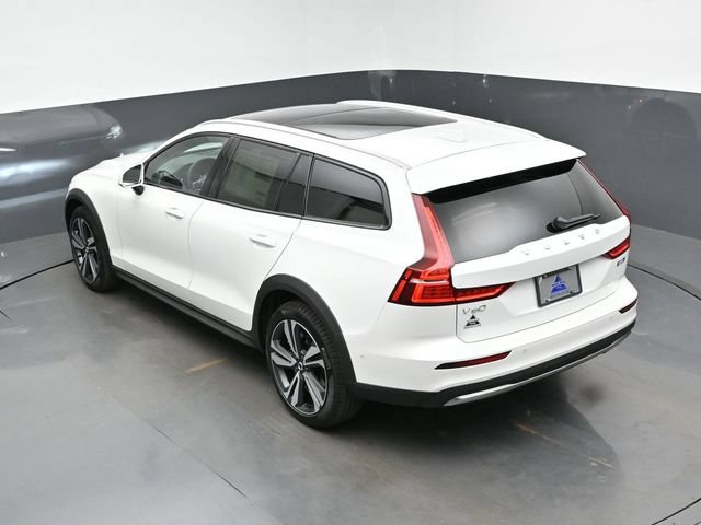 New 2026 Volvo V60 B5 Cross Country Plus w/ Climate Package AWD/4WD image 47