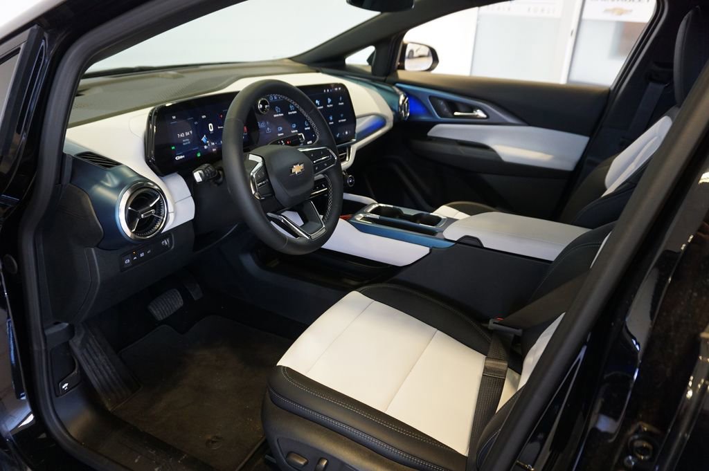 New 2026 Chevrolet Equinox EV LT image 8