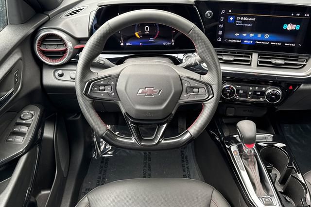 Used 2025 Chevrolet Trax RS w/ Sunroof Package FWD image 16