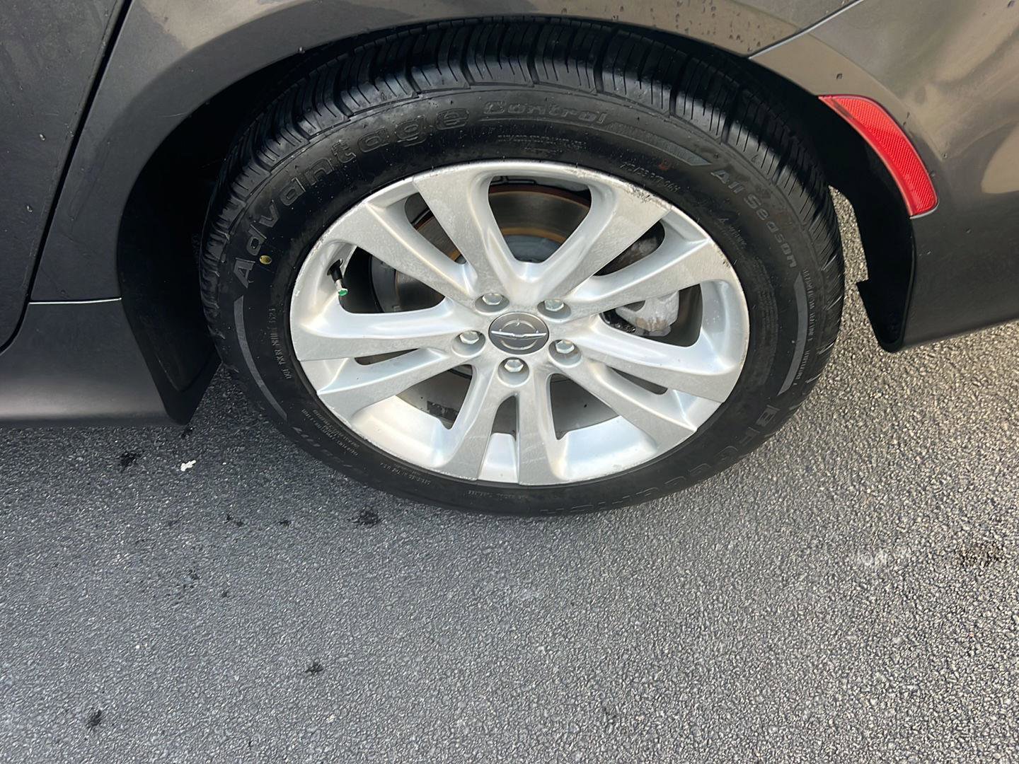 Used 2016 Chrysler 200 Limited image 36