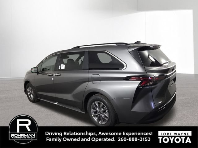 New 2026 Toyota Sienna XLE FWD image 10
