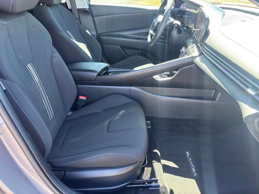 Used 2024 Hyundai Elantra Blue FWD image 18