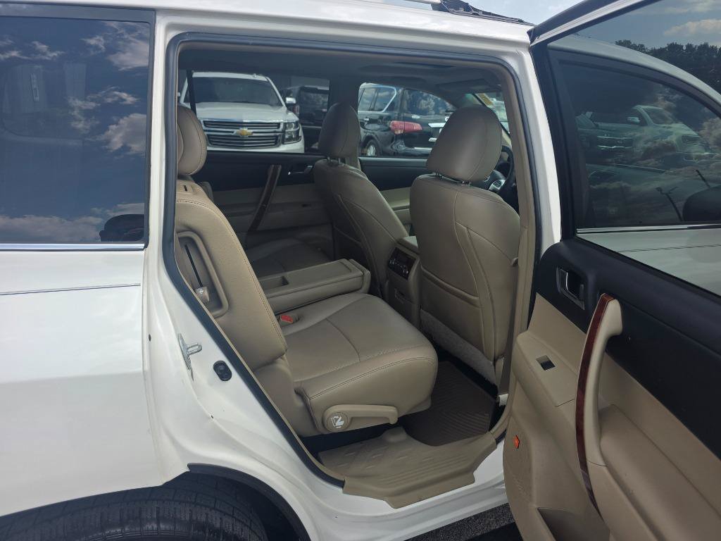 Used 2012 Toyota Highlander Limited FWD image 12