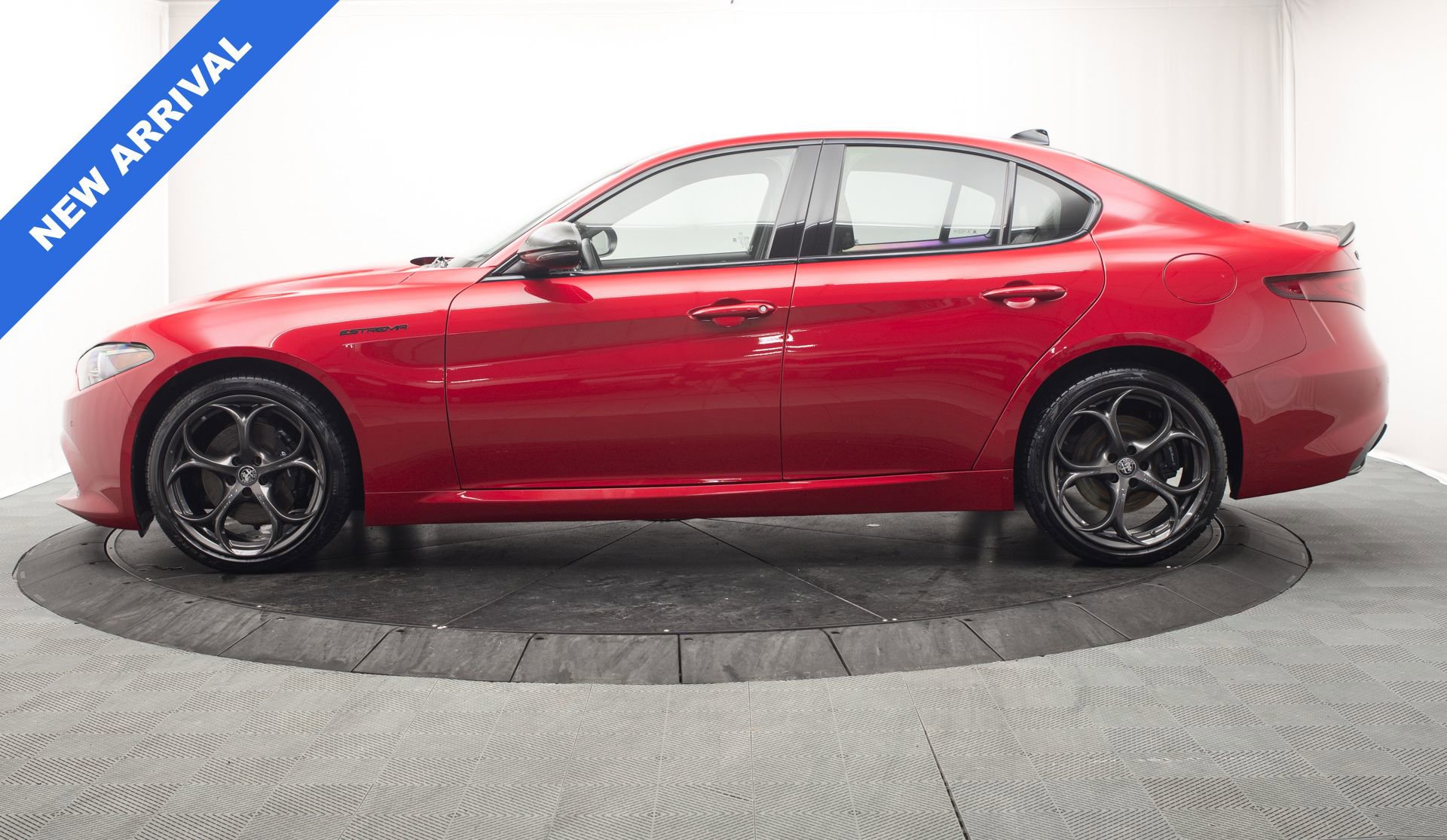 Used 2023 Alfa Romeo Giulia Estrema image 6