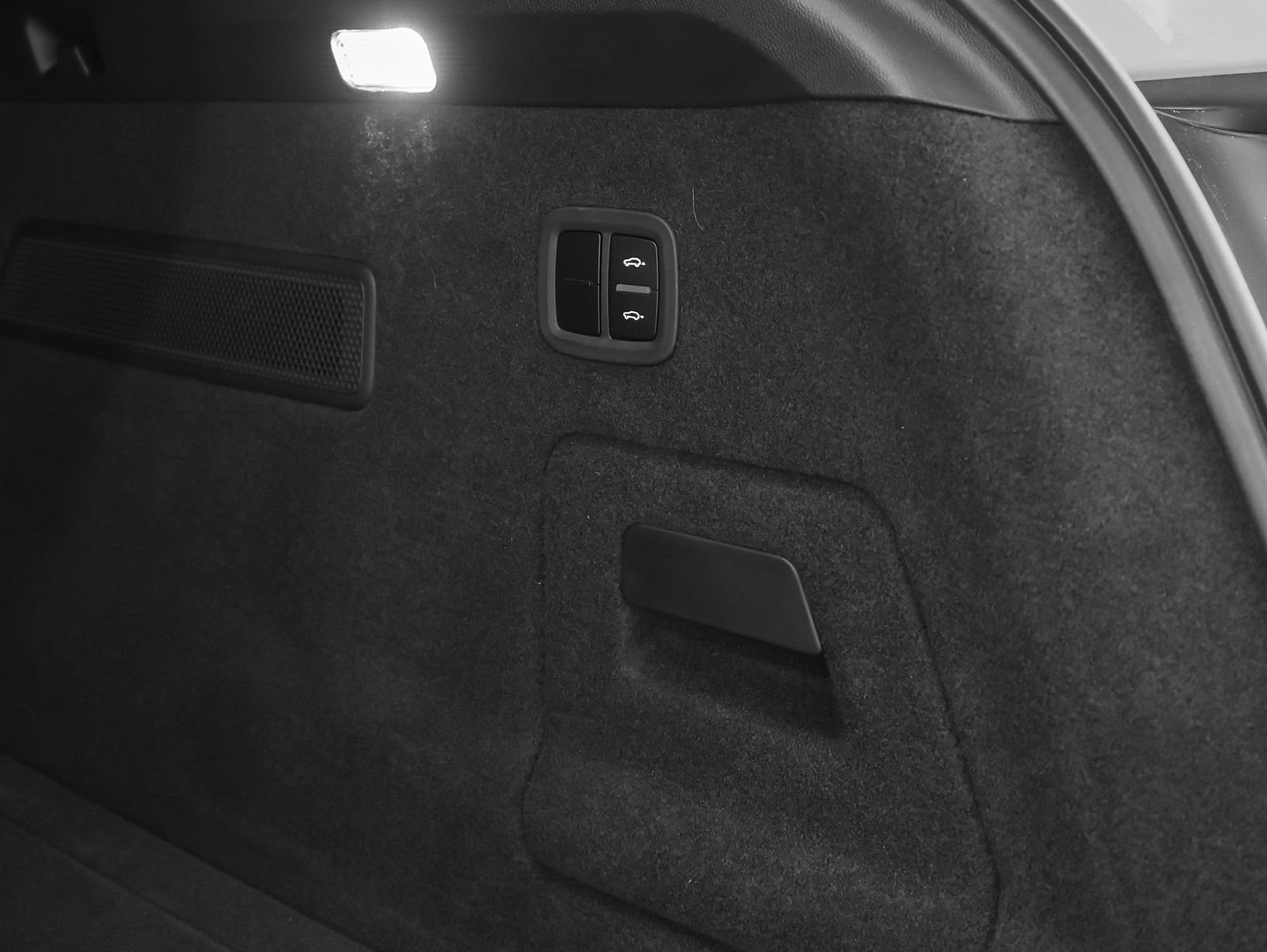 Certified 2025 Porsche Cayenne AWD/4WD image 19