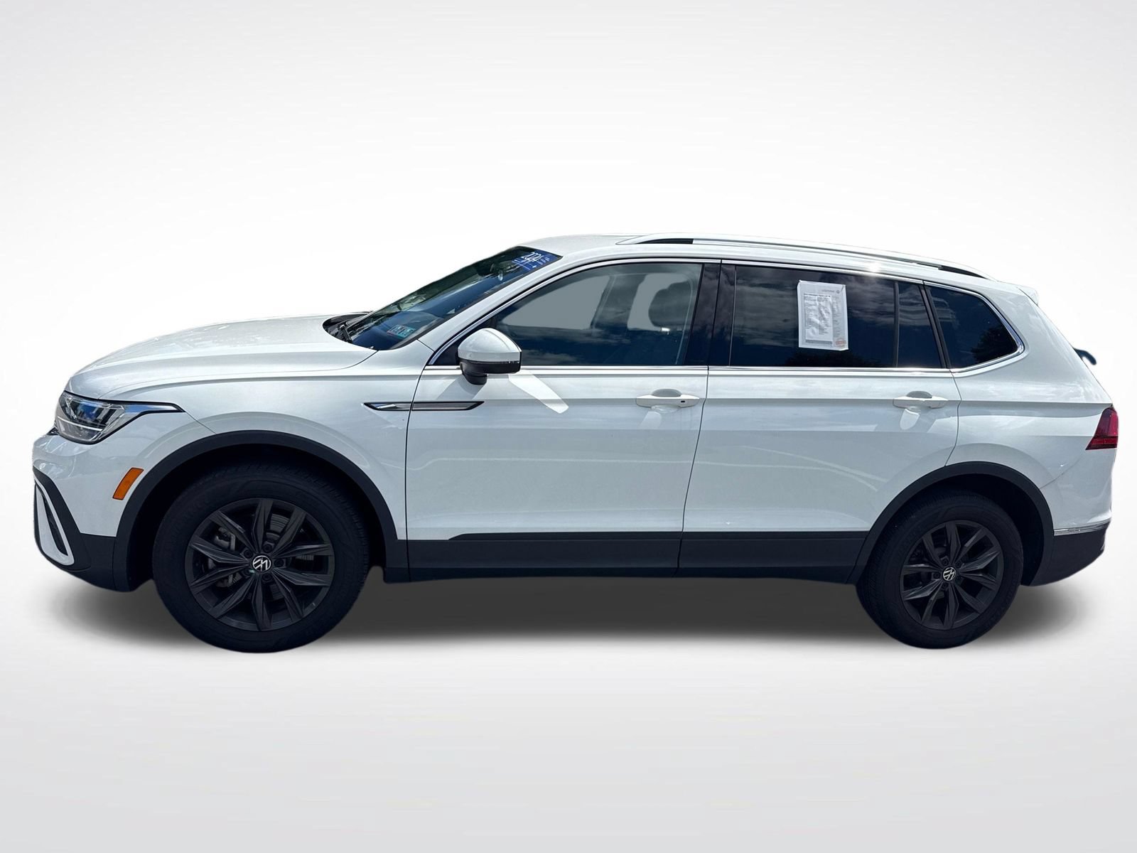 Certified 2024 Volkswagen Tiguan SE AWD/4WD image 2