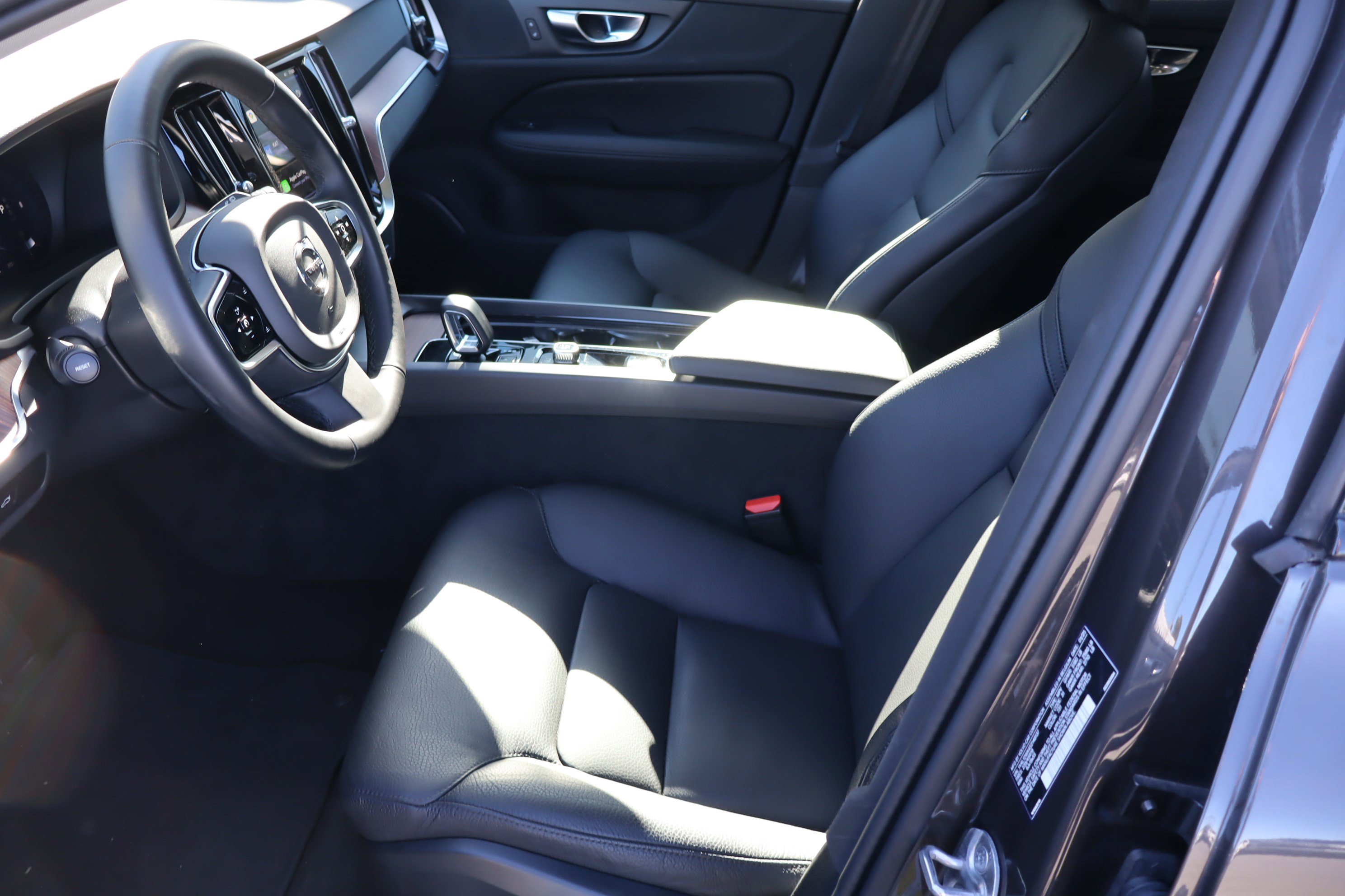 Used 2025 Volvo V60 B5 Cross Country Plus image 16