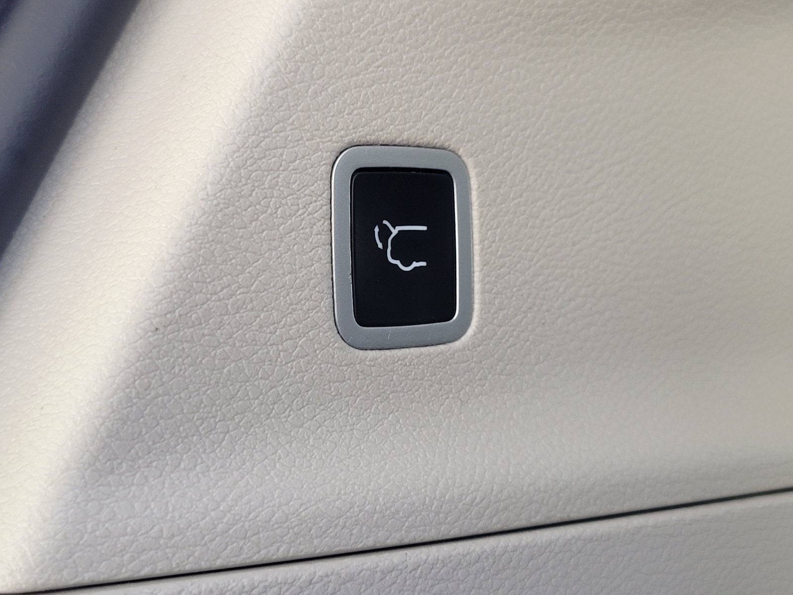 Used 2024 Chrysler Voyager LX FWD image 31