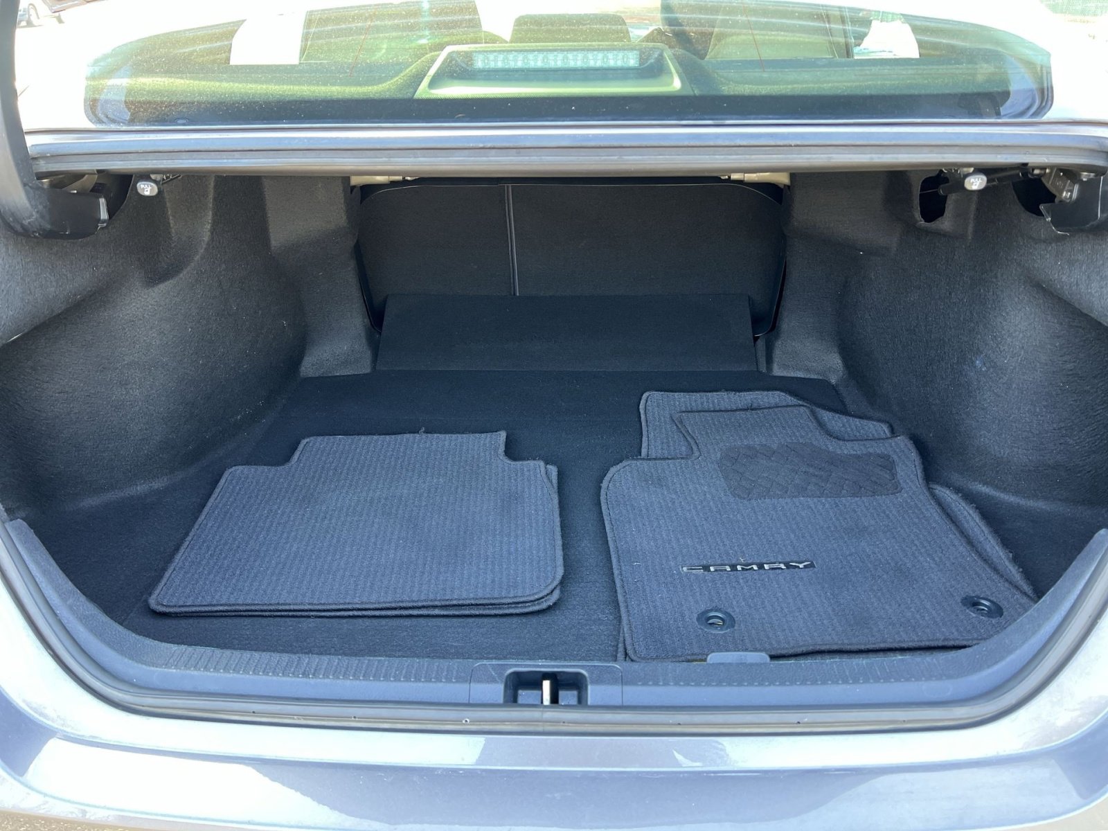 Used 2022 Toyota Camry LE image 22