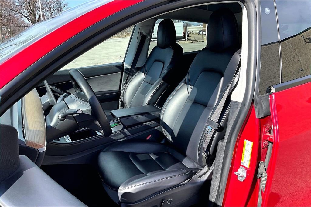 Used 2022 Tesla Model Y Long Range image 24