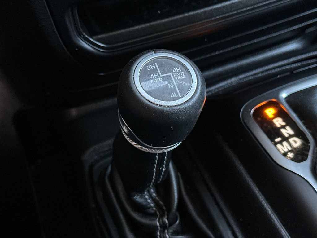 Used 2022 Jeep Wrangler Unlimited Sahara w/ Cold Weather Group AWD/4WD image 43