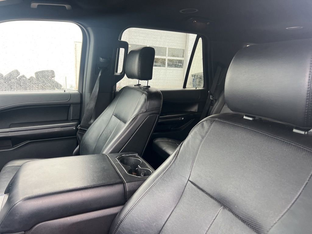 Used 2018 Ford Expedition XLT w/ Equipment Group 202A AWD/4WD image 24