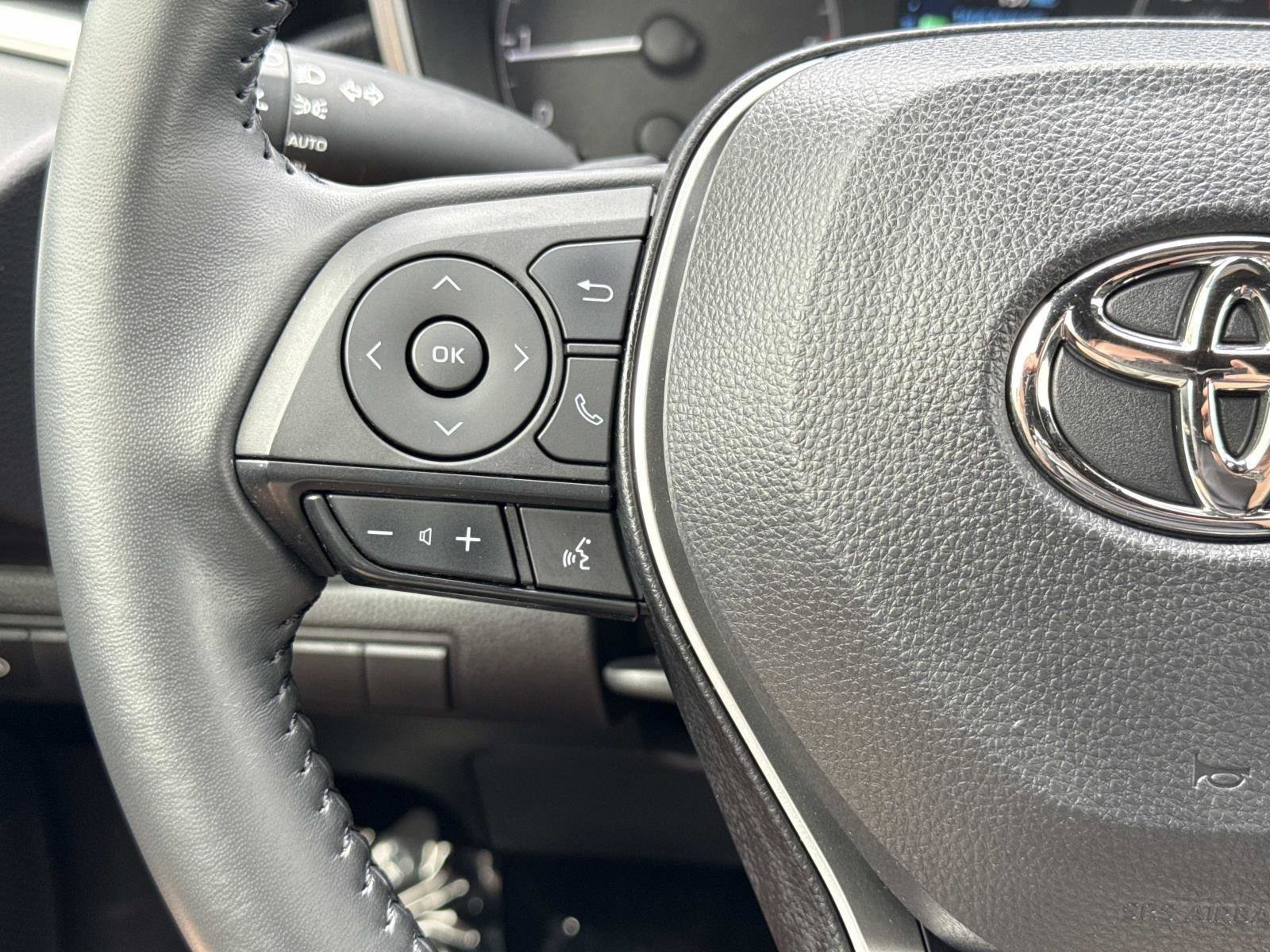 Used 2023 Toyota Corolla SE w/ SE Premium Package image 10