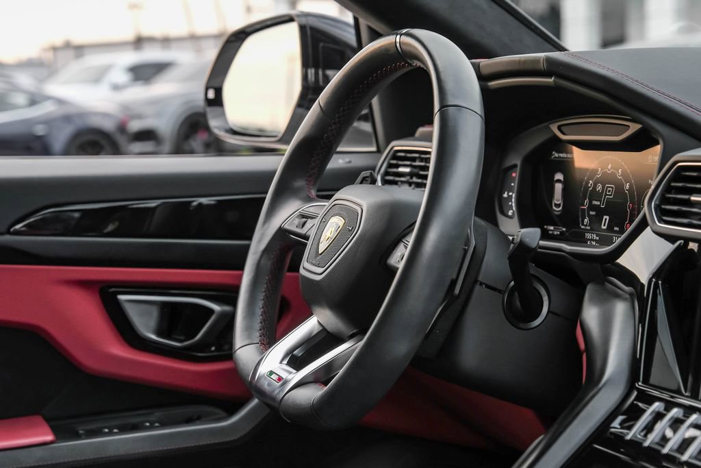 Used 2022 Lamborghini Urus image 11
