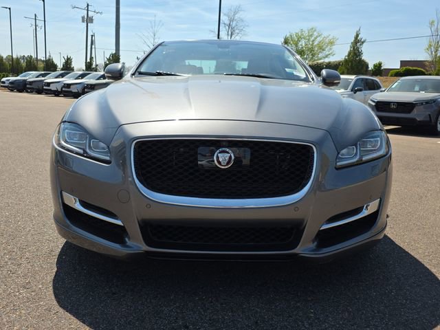 Used 2017 Jaguar XJ R-Sport image 8
