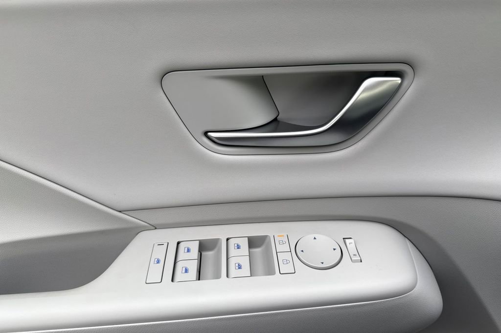 New 2026 Hyundai Kona SEL Premium image 8