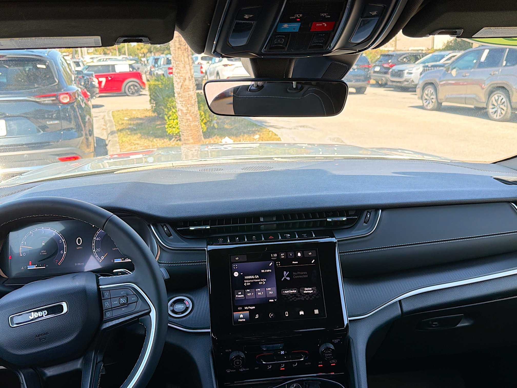 Used 2025 Jeep Grand Cherokee Laredo X image 18