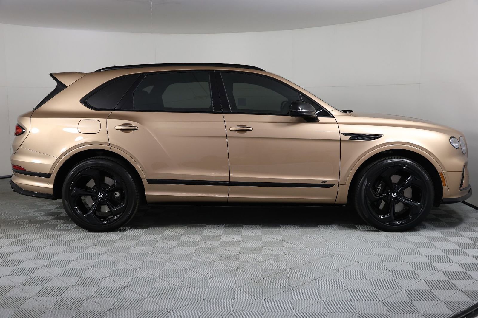 Used 2023 Bentley Bentayga image 10