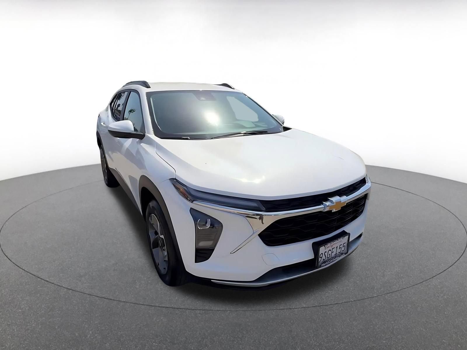 Used 2025 Chevrolet Trax LT FWD image 3