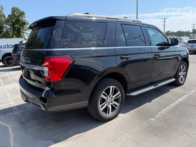 Used 2022 Ford Expedition XLT AWD/4WD image 3