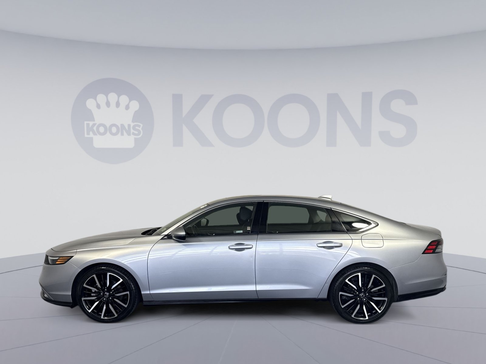 Used 2024 Honda Accord Touring image 2
