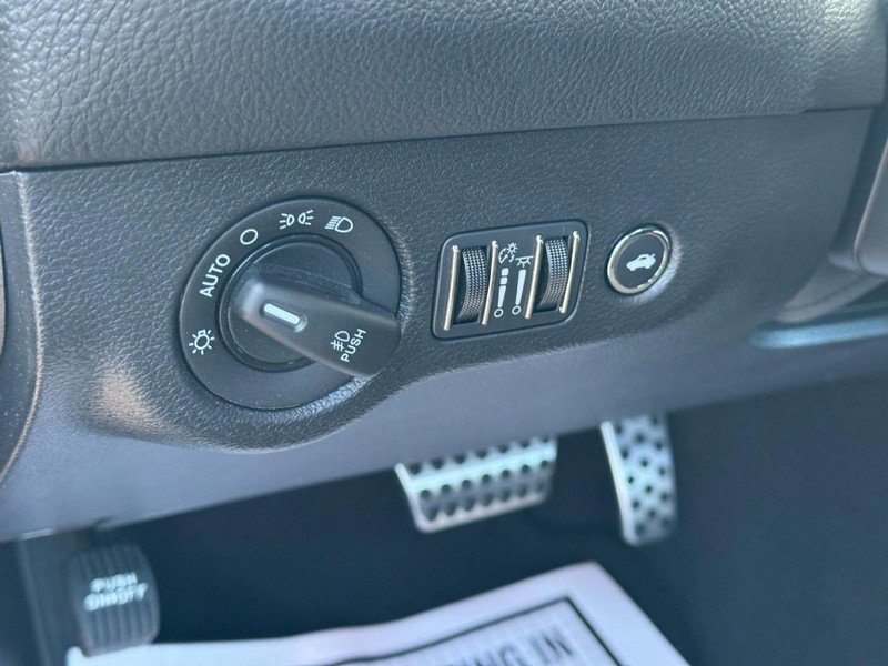 Used 2022 Dodge Challenger R/T w/ Blacktop Package image 18