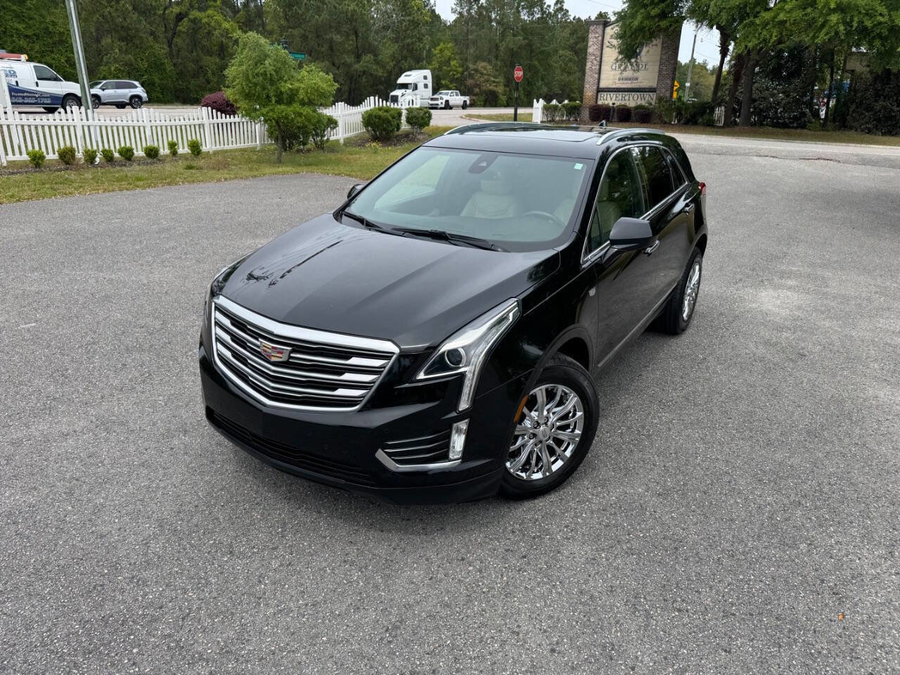 Used 2017 Cadillac XT5 Luxury w/ Driver Awareness Package image 8