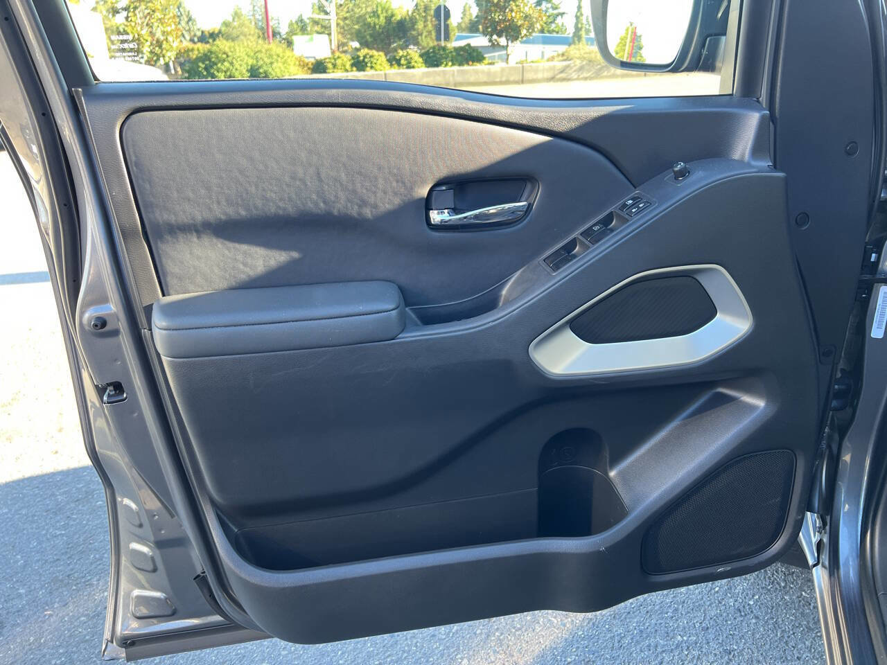 Used 2023 Nissan Frontier SV w/ Technology Package image 30