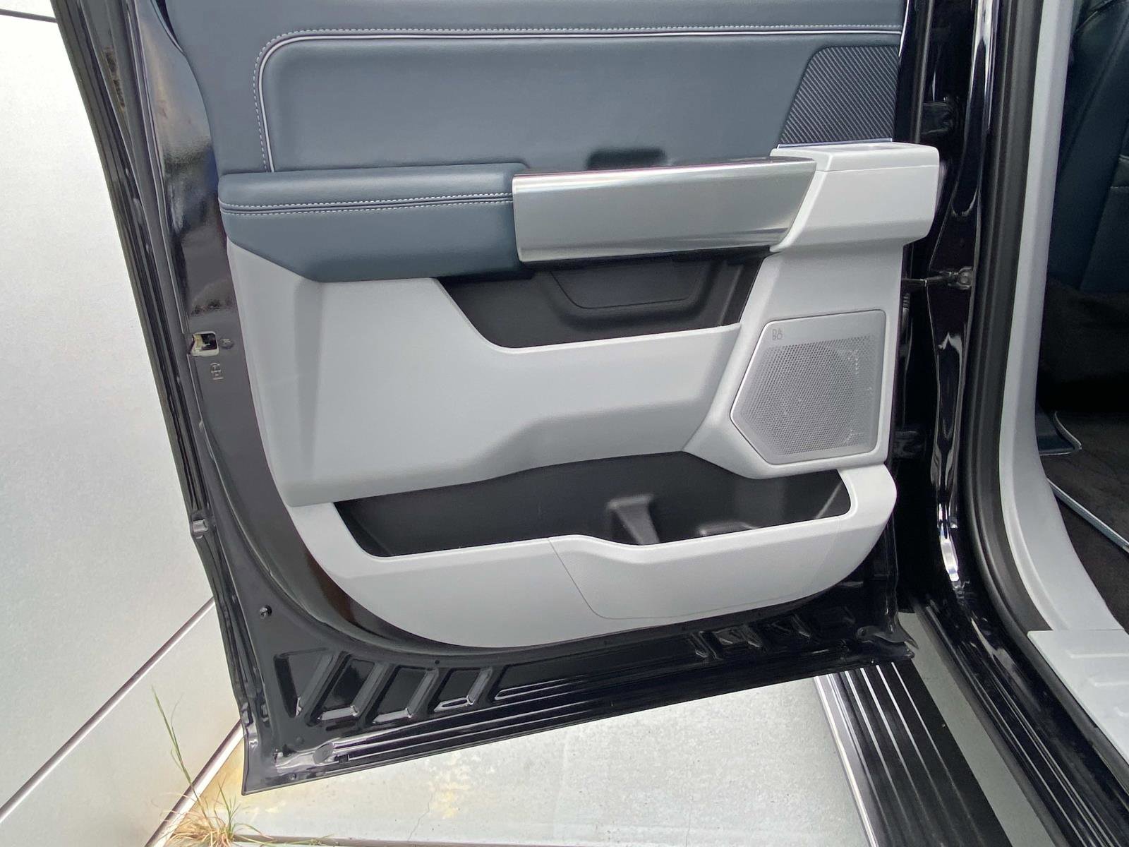 Used 2023 Ford F150 Limited image 12