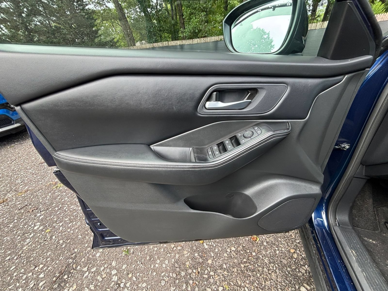 Used 2025 Nissan Rogue SV FWD image 18