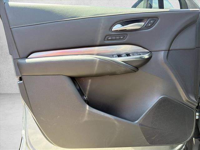 Used 2025 Cadillac XT4 Premium Luxury FWD image 9