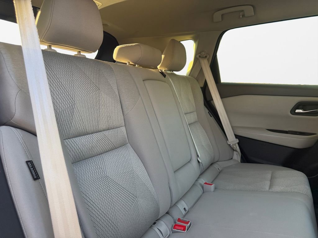 Used 2024 Nissan Rogue SV image 16